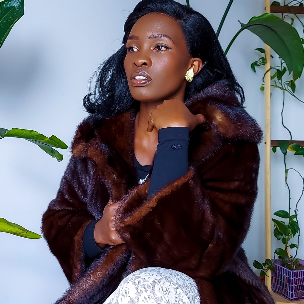 Luminous Brown vintage mink Fur Coat. Long Vintage Fur Coat - Picture 4 of 9